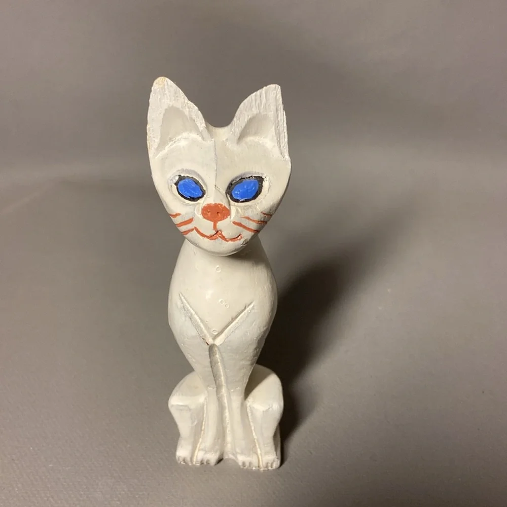 White 3 Wooden Cats Figurine Set